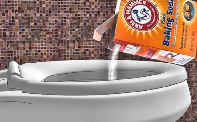 Cách xử lý hầm cầu bị đầy nước bằng baking soda