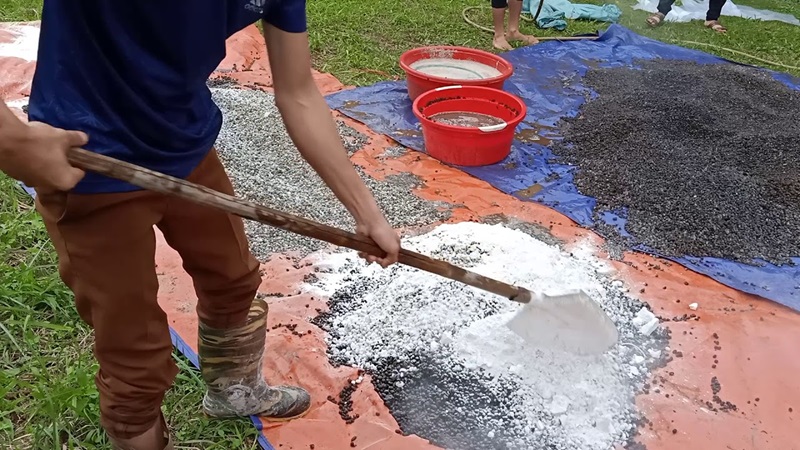 Ủ phân giúp ổn định các dưỡng chất, giúp cây trồng hấp thụ chúng một cách hiệu quả và an toàn hơn