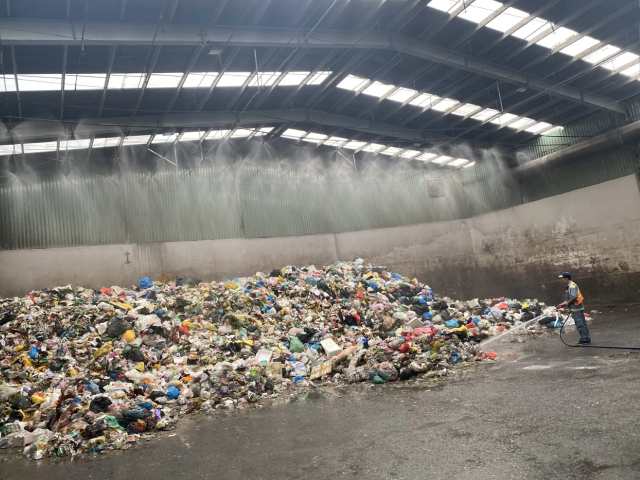 Dễ xuất hiện mùi hôi khi ủ