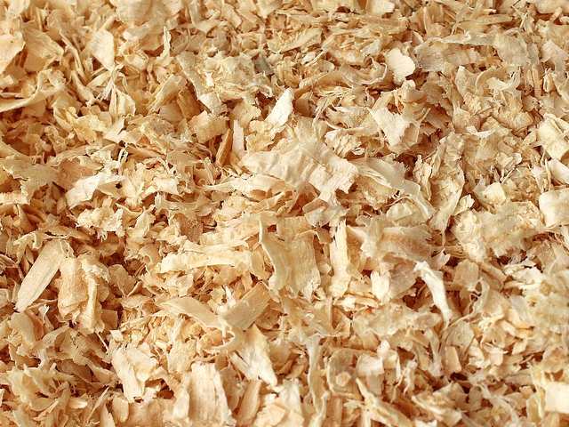 Mùn cưa là một trong những chất liệu thường được dùng